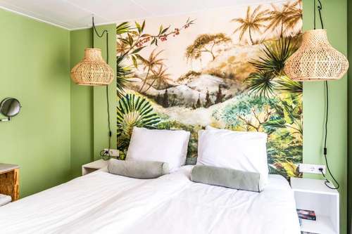 www.hotelcharleys.nl