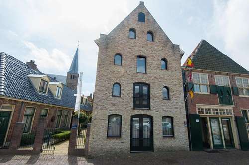 www.hotelalmenum.nl
