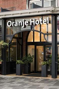 www.oranjehotelleeuwarden.com