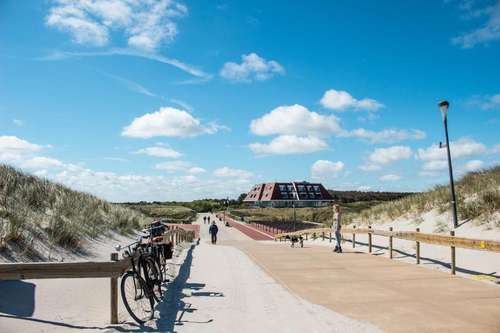 www.strandhotelburenaanzee.nl