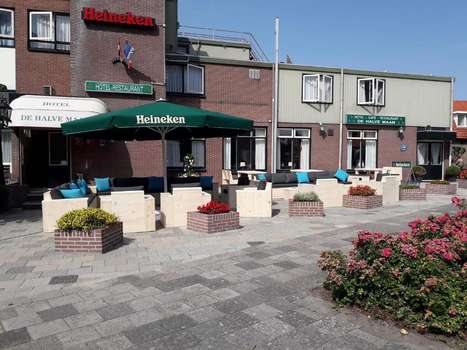 www.hoteldehalvemaan.nl