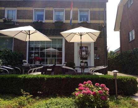 www.hotelpensionoranje.com