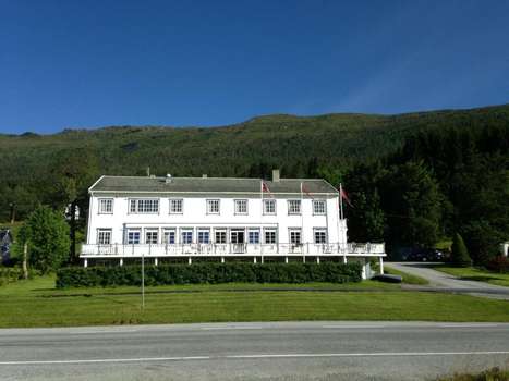 www.eidsvagfjordhotell.com