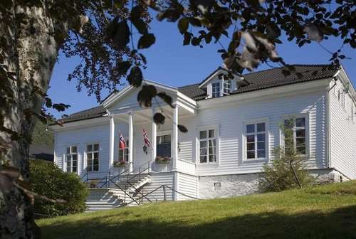 www.fjordslottet.no