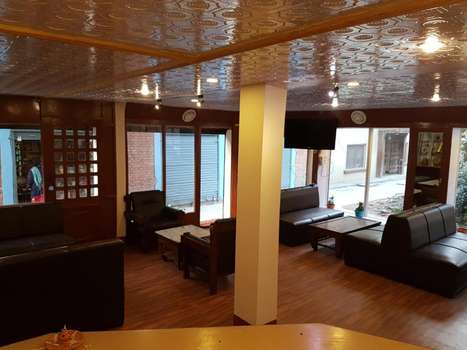 www.hoteltriratna.com
