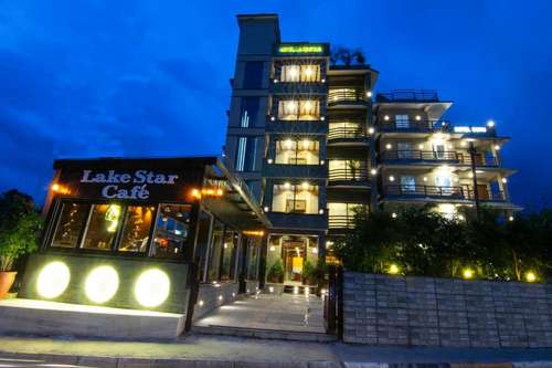 www.hotellakestar.com