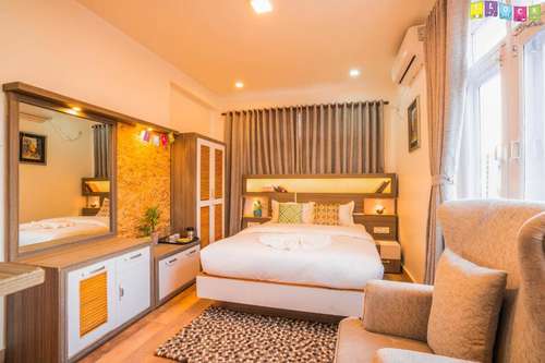 www.flockhostels.com