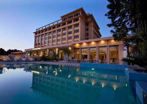 www.theeveresthotel.com