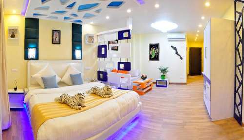 www.royalpenguinhotel.com
