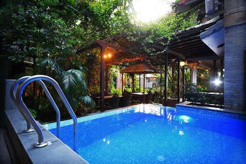 www.hotel-middlepath.com