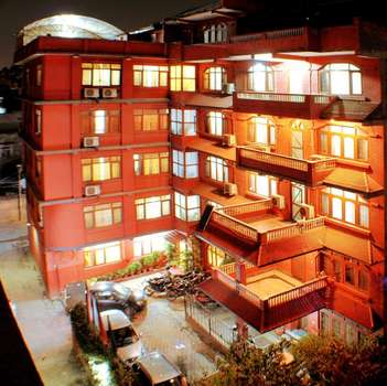 www.hotelbrihaspati.com