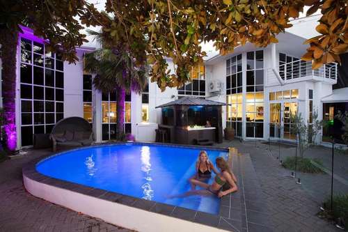 www.pavilionshotel.co.nz