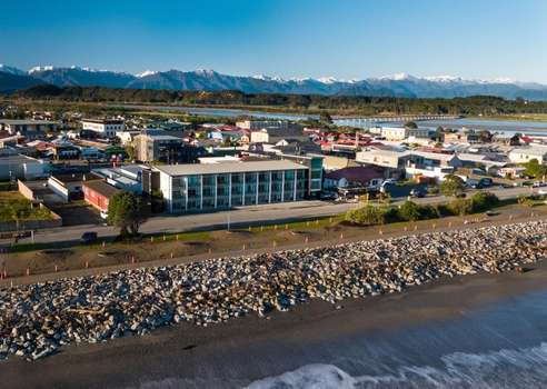 www.beachfronthotel.co.nz