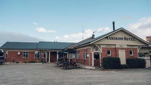 www.makikihicountryhotel.com