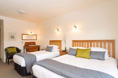 www.grandhotelakaroa.co.nz