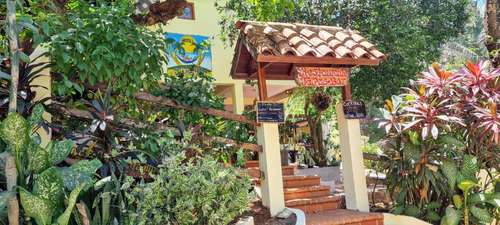 www.hoteliguanito.com