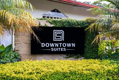 www.downtownsuitesboquete.com