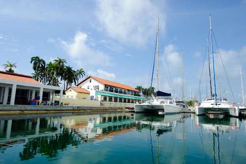 www.marinahotelatshelterbay.com