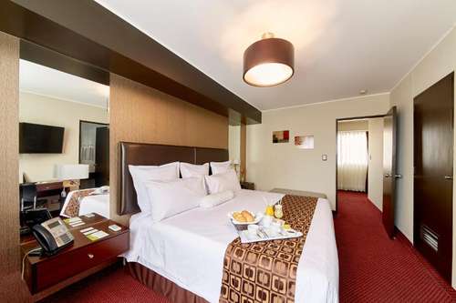 www.hotelcarrera.com.pe