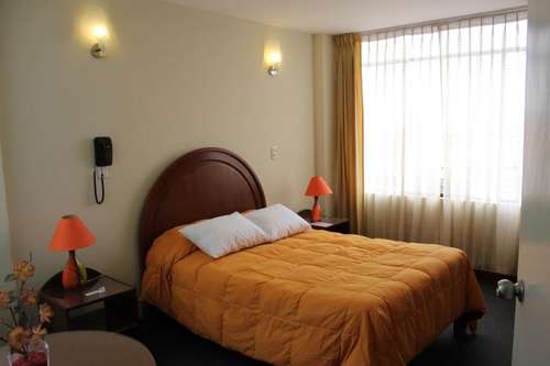 www.hotellaalmohadadelrey.com