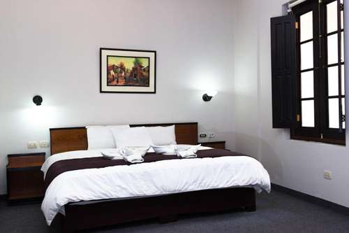 www.colonialplazahotel.com
