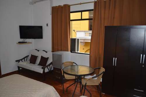 www.hostalplazamayorlima.com
