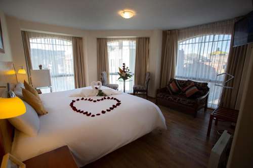 www.solplazahotel.com
