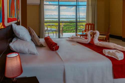 www.elcaucherohotel.pe