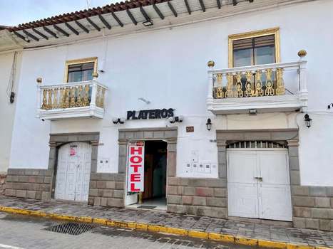 www.plateroshotel.com