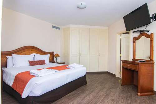 www.miraflorescolonhotel.com