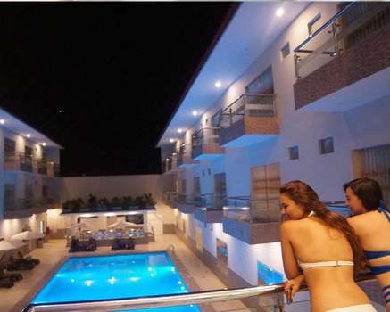 www.aguiladoradaselvahotel.com