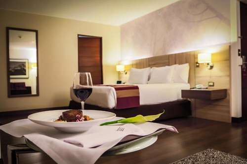 www.akuhotels.com