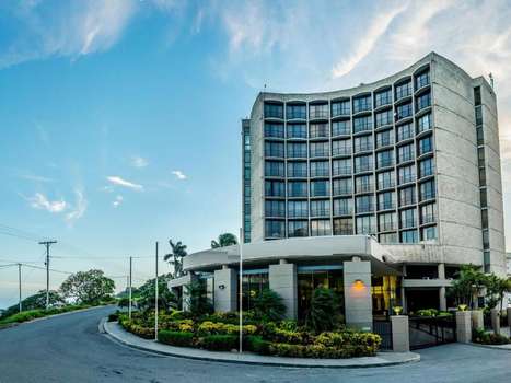 www.crownhotel.com.pg