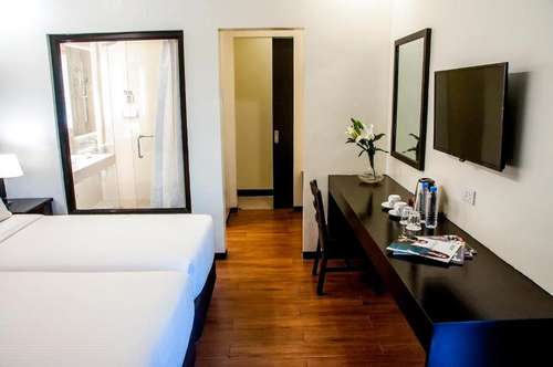 www.pinasuites.com