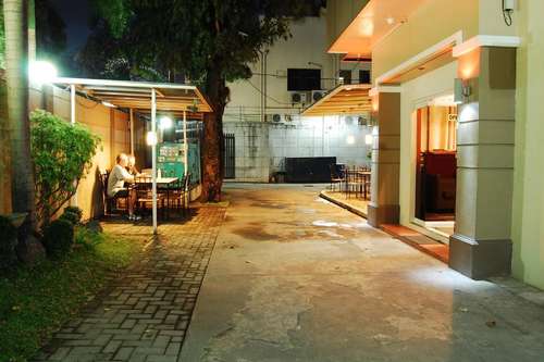 www.rumihotelangeles.com