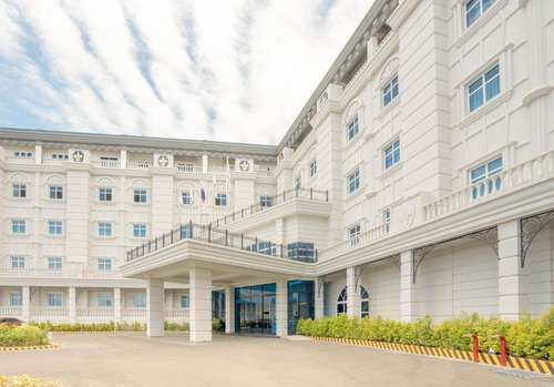 www.themonarchhotel.com.ph