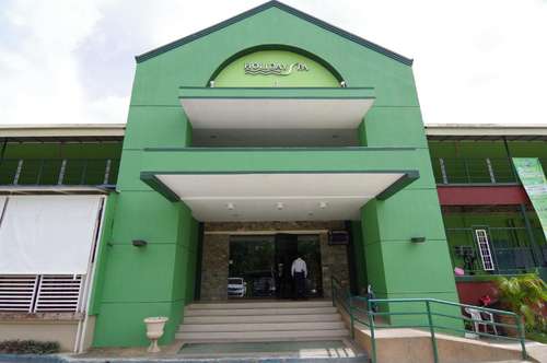 www.holidayspahotel.com
