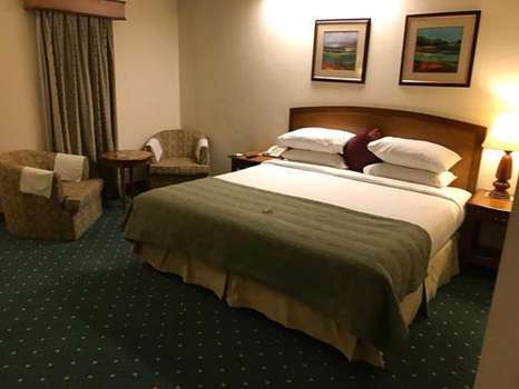 www.embassyinnhotel.com