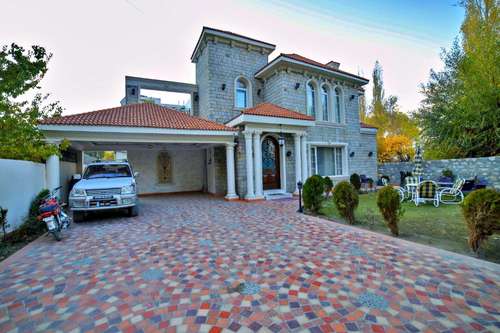 www.arishluxurysuites.com
