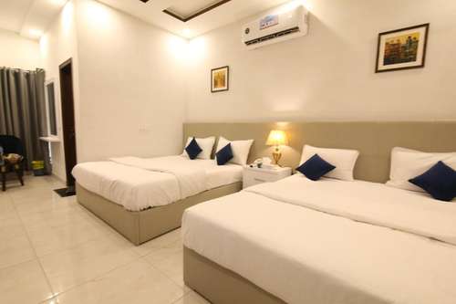 www.cuzzyinnhotel.com
