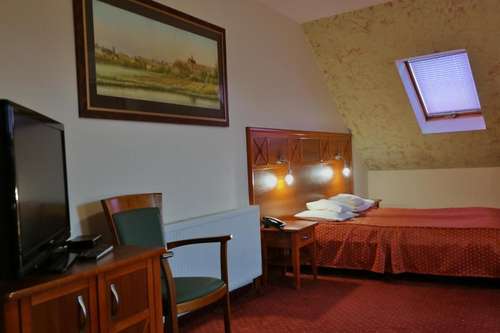 www.hotelpodsloncem.pl