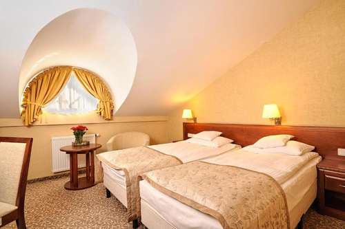 www.hotelcenturia.pl