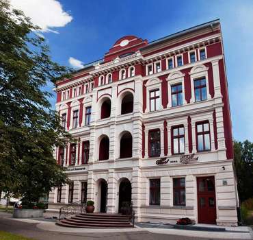 www.hoteldyplomat.com
