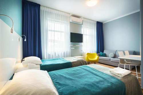 www.hoteljarota.com.pl