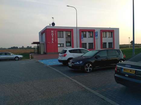 www.hotelnowostawy.pl