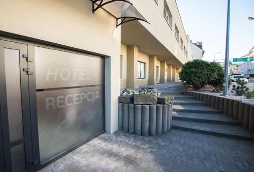 www.sporthoteljeleniagora.pl