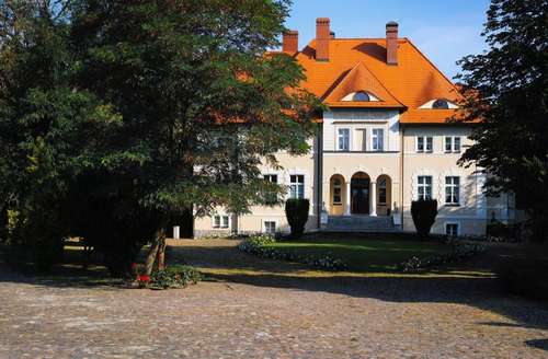 www.palacwdebinie.pl
