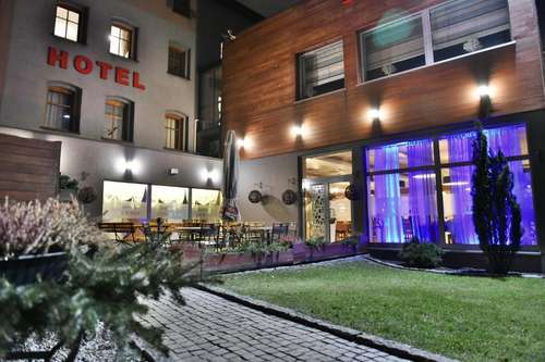 www.hotelstarakamienica.pl
