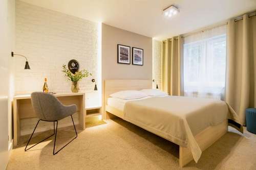 www.hotelczarnaroza.pl