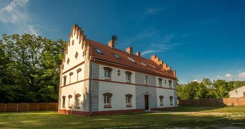 www.palackrobielowice.com